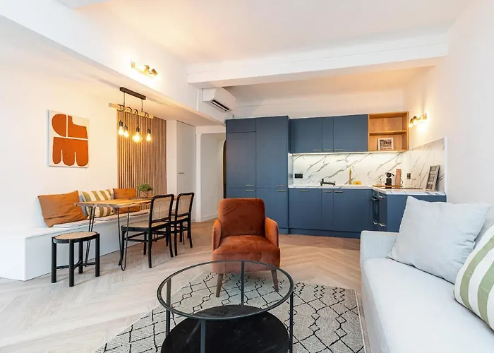 Διαμέρισμα Ultra 2 Bdr Ac & Parking