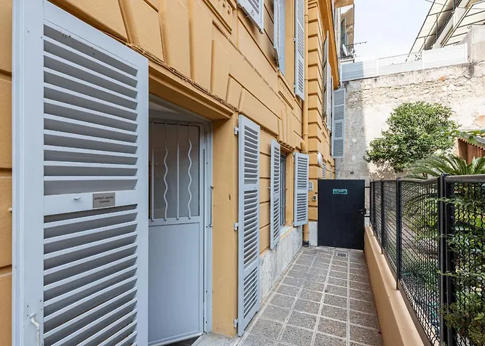 Ultra 2 Bdr Ac & Parking Διαμέρισμα *