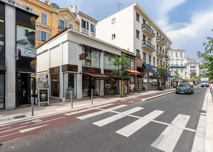 Διαμέρισμα Ultra 2 Bdr Ac & Parking *