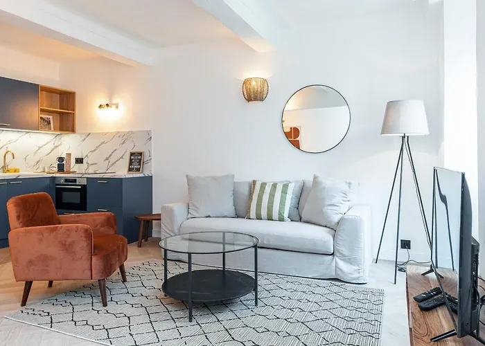 شقة Ultra 2 Bdr Ac & Parking نيس